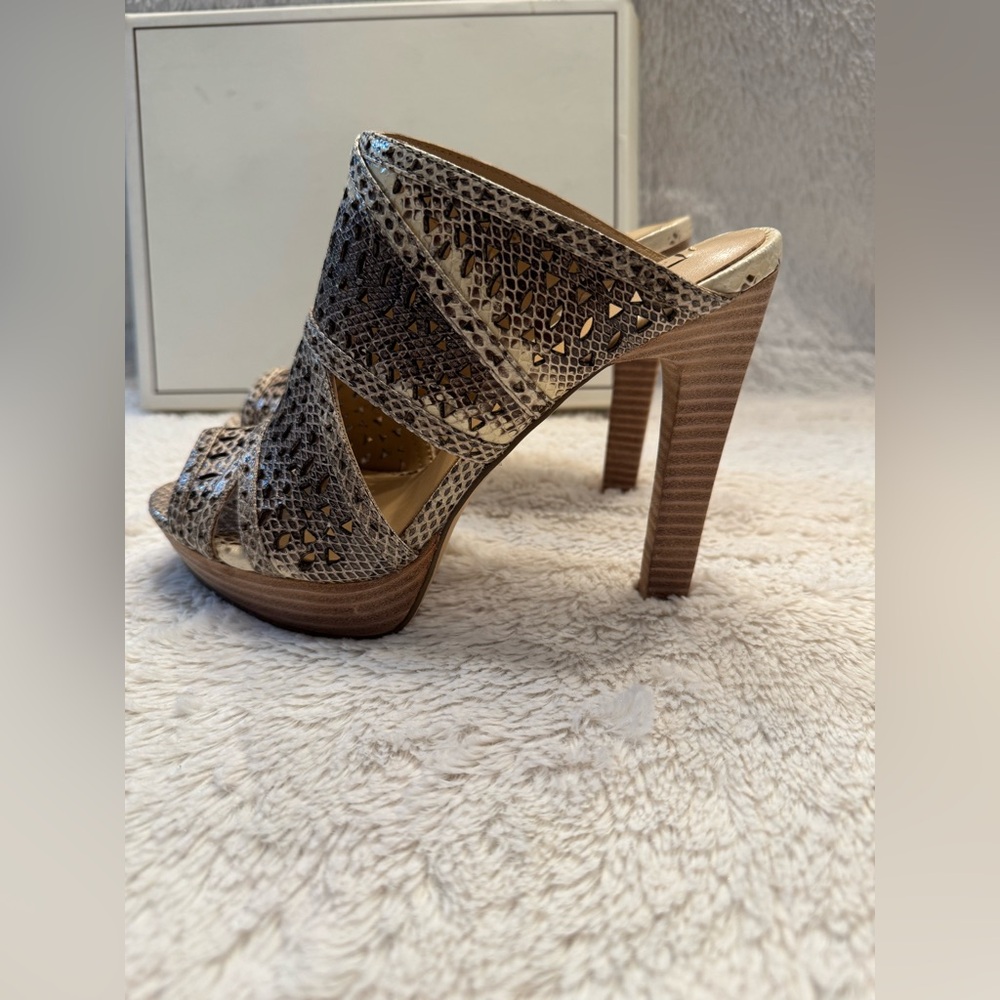 BCBGMaxAzria Python Cut Out Peep Toe Mule Heels 8.5 - NIB $375 Retail - Picture 3 of 16